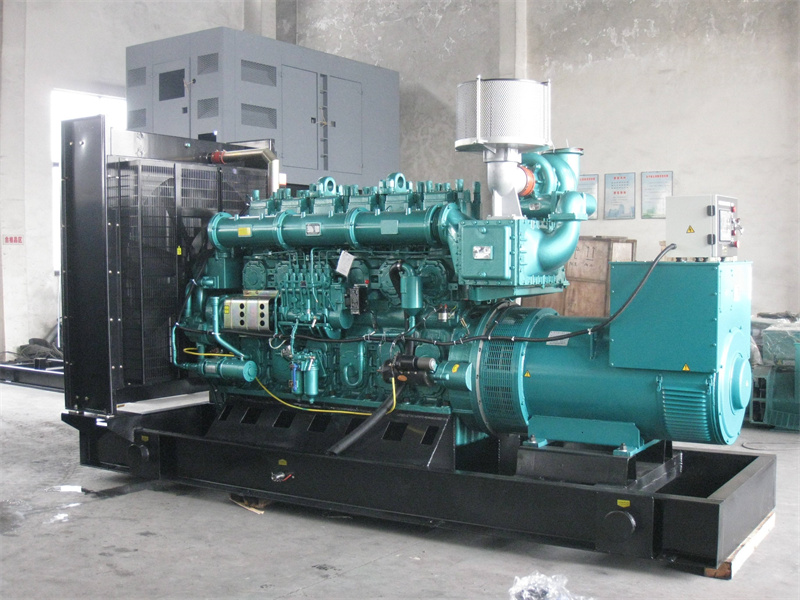 新密200KW 柴油发电机的油耗是多少？