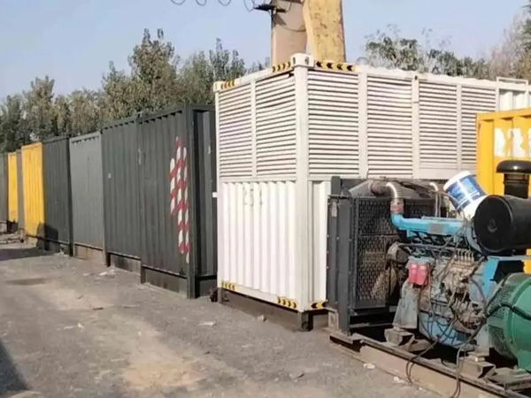 新密200KW柴油发电机机组每小时油耗是多少？