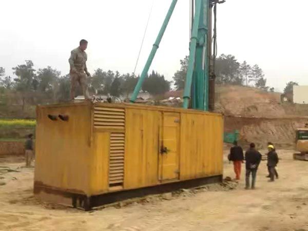 新密如何判断水冷式机油散热器密封件是否需要更换？